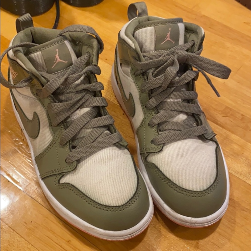 Air Jordan Mid, girls